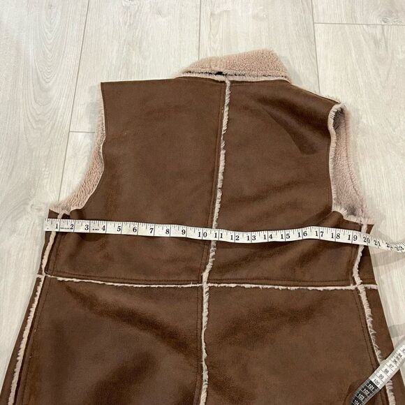 DYLAN Women's L Brown Faux
Vegan Suede Shearling Cozy Open
Front Vest - Picture 4 of 8